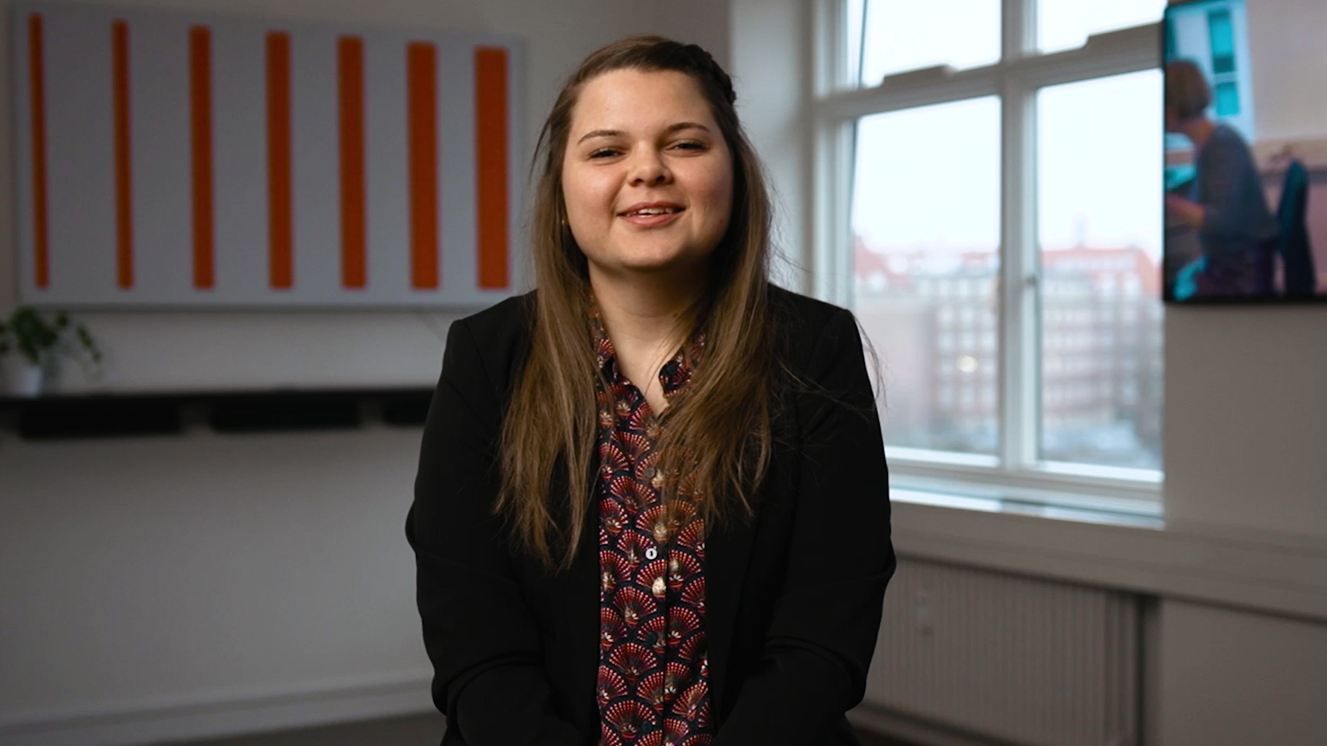 Moment medarbejder på kontor