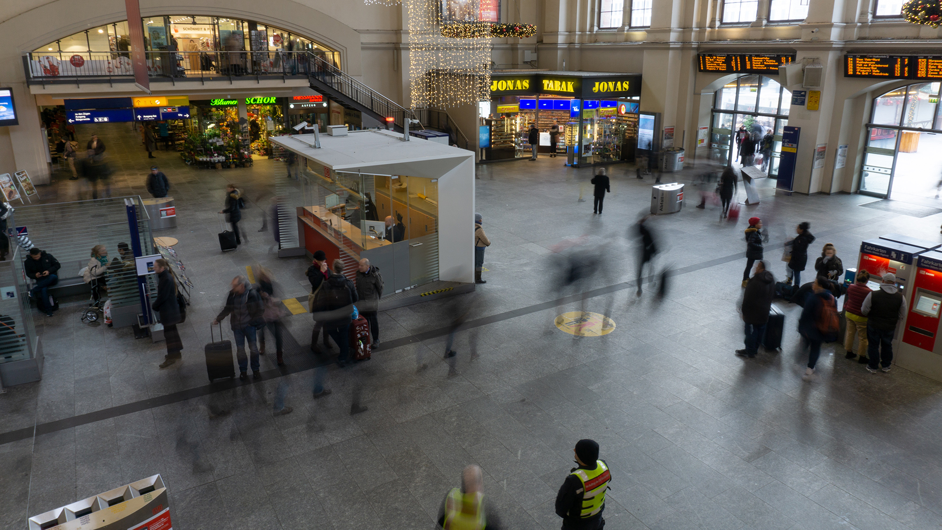 Passagertællere på togstation