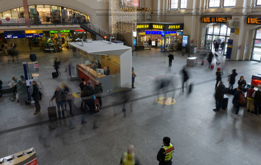 Passagertællere på togstation